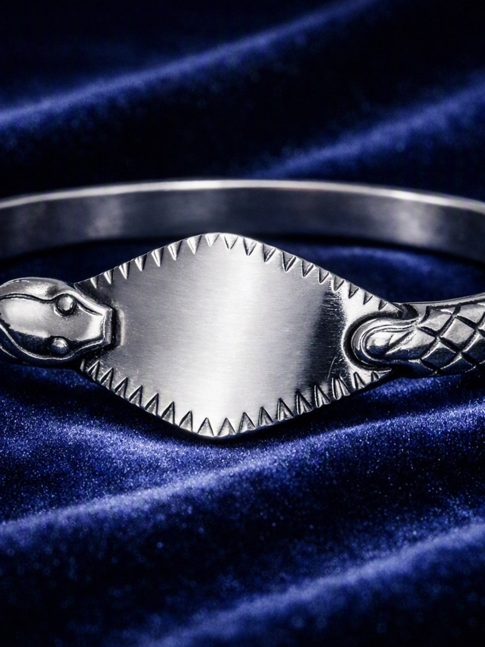 Mid‑Century Mexican Silver Snake Bracelet – Hand‑Crafted Serpent Clasp –